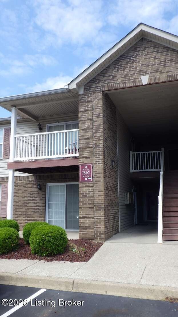 7802 Alfred Schlatter Dr #APT 2, Louisville, KY 40214