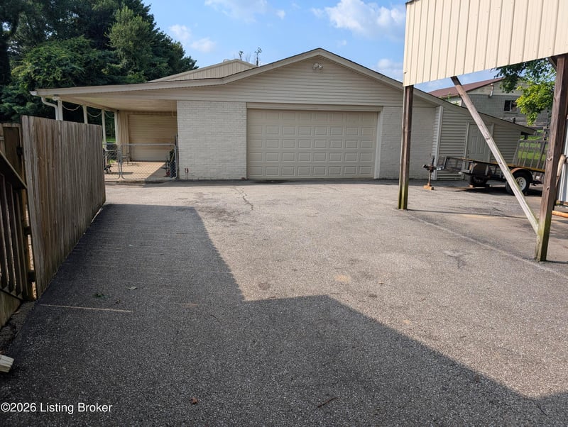 7804 E Manslick Rd, Louisville, KY 40228