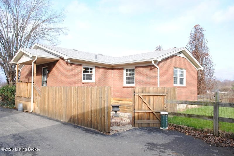 7804 E Manslick Rd, Louisville, KY 40228