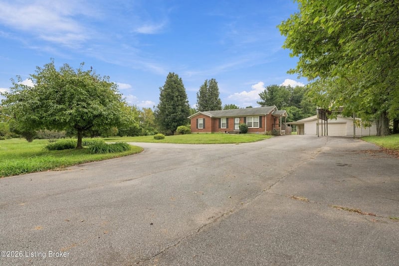 7804 E Manslick Rd, Louisville, KY 40228