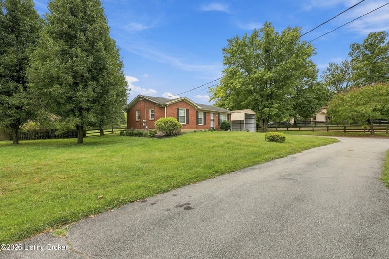7804 E Manslick Rd, Louisville, KY 40228
