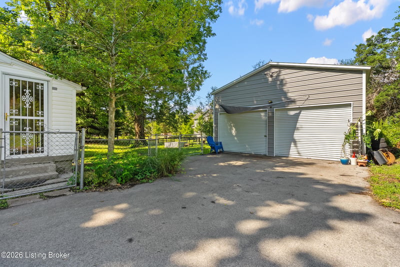 7804 Vaughn Mill Rd, Louisville, KY 40228