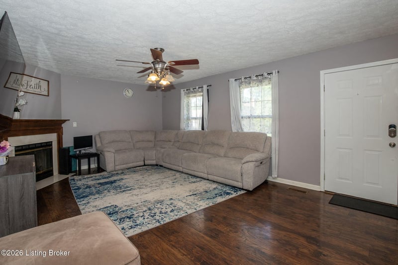 7807 Appleview Ln, Louisville, KY 40228