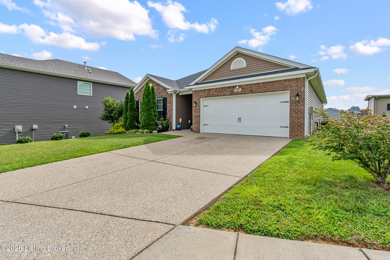 7807 Pineland Ridge Ps, Louisville, KY 40229