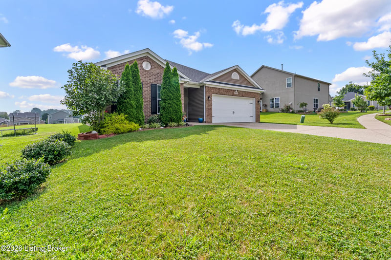 7807 Pineland Ridge Ps, Louisville, KY 40229