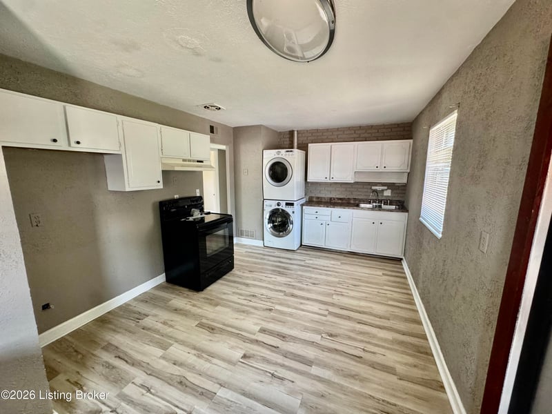 7818 Bramble Ln, Louisville, KY 40258
