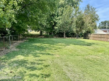 7818 Bramble Ln, Louisville, KY 40258