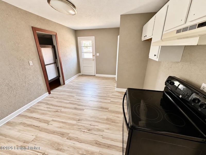 7818 Bramble Ln, Louisville, KY 40258