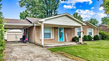 7903 Grenelle Dr, Louisville, KY 40228