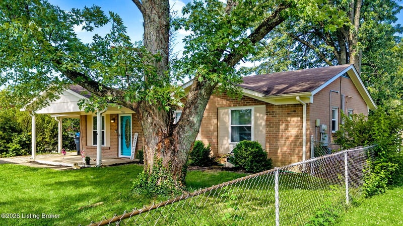 7903 Grenelle Dr, Louisville, KY 40228