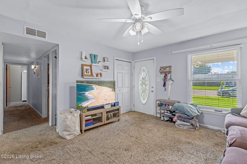 7903 Grenelle Dr, Louisville, KY 40228