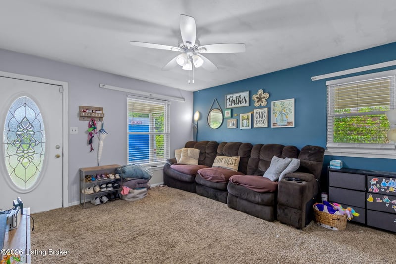 7903 Grenelle Dr, Louisville, KY 40228