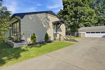 7905 Greenway Dr, Louisville, KY 40222