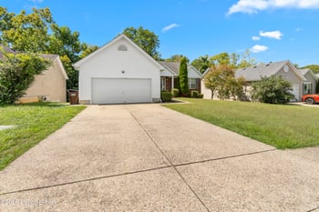 7906 Bridlevista Rd, Louisville, KY 40228