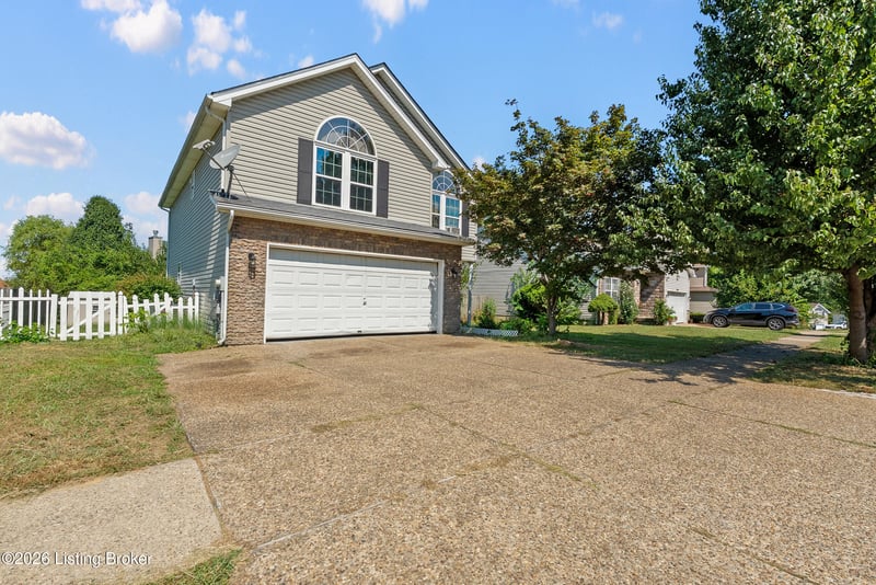 7906 Bridlewood Pl, Louisville, KY 40228