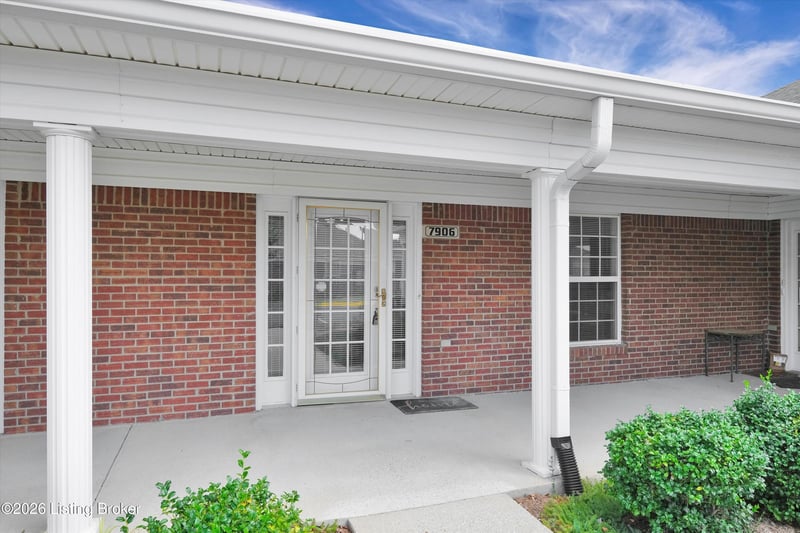 7906 Stovall Ct, Louisville, KY 40228