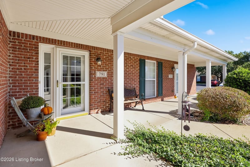 791 Garden Pointe Dr, Simpsonville, KY 40067