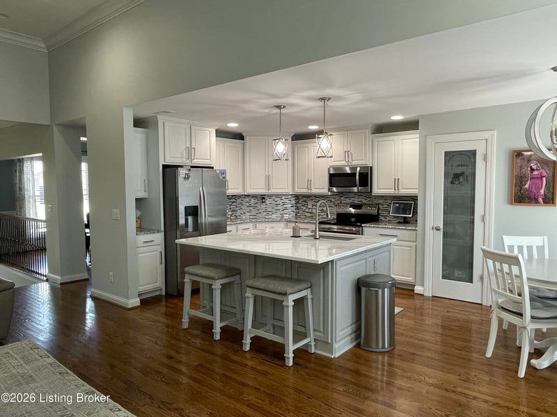 7913 Emma Ct, Louisville, KY 40291