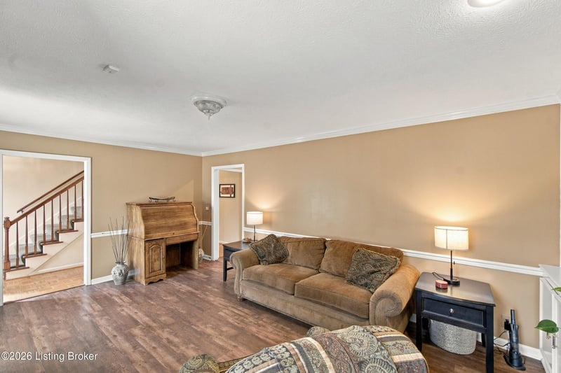 7919 Stonydale Ln, Louisville, KY 40220