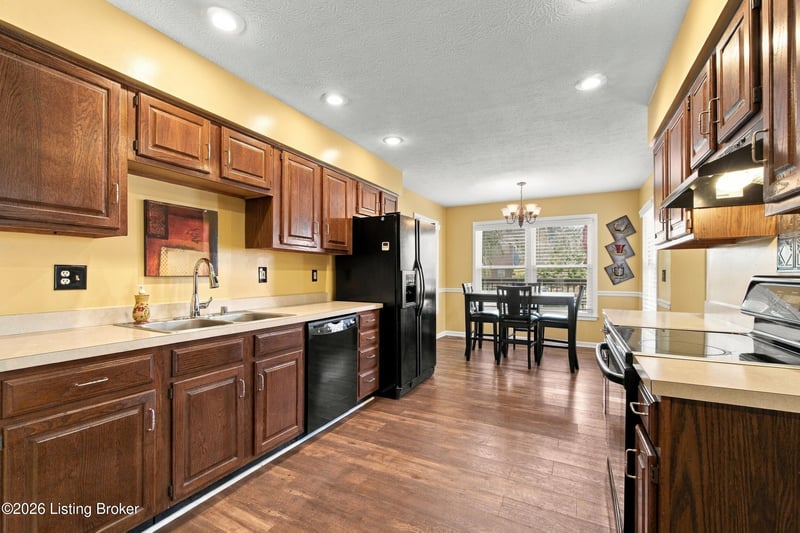 7919 Stonydale Ln, Louisville, KY 40220