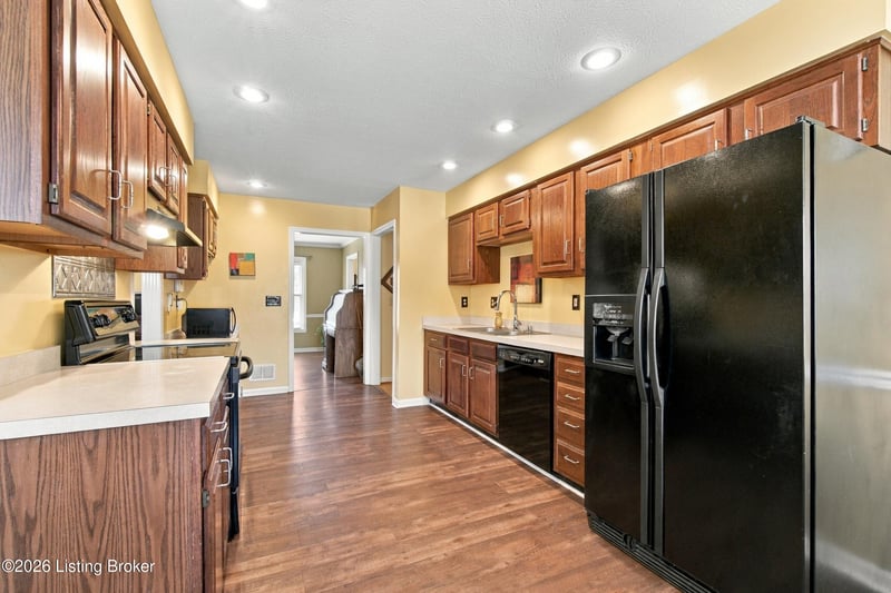 7919 Stonydale Ln, Louisville, KY 40220