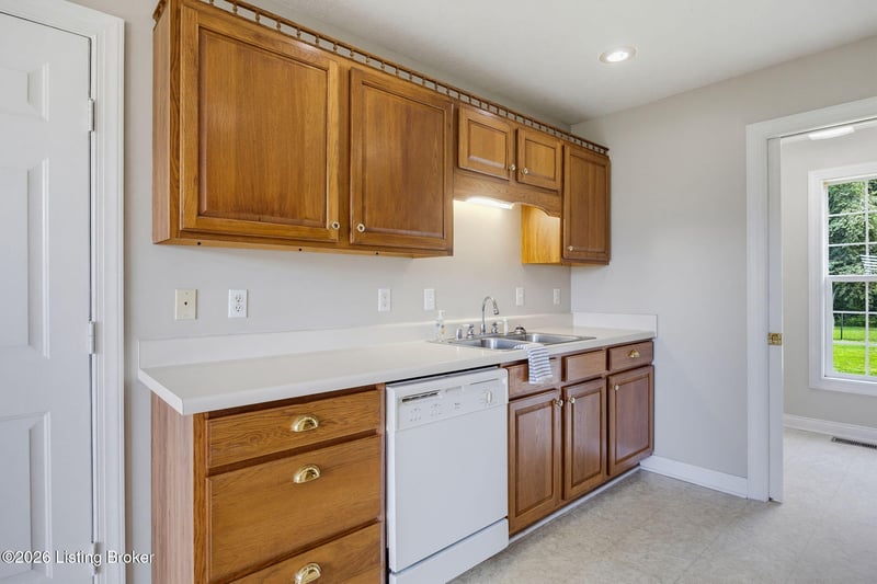 80 Gateway Ct, Smiths Grove, KY 42171