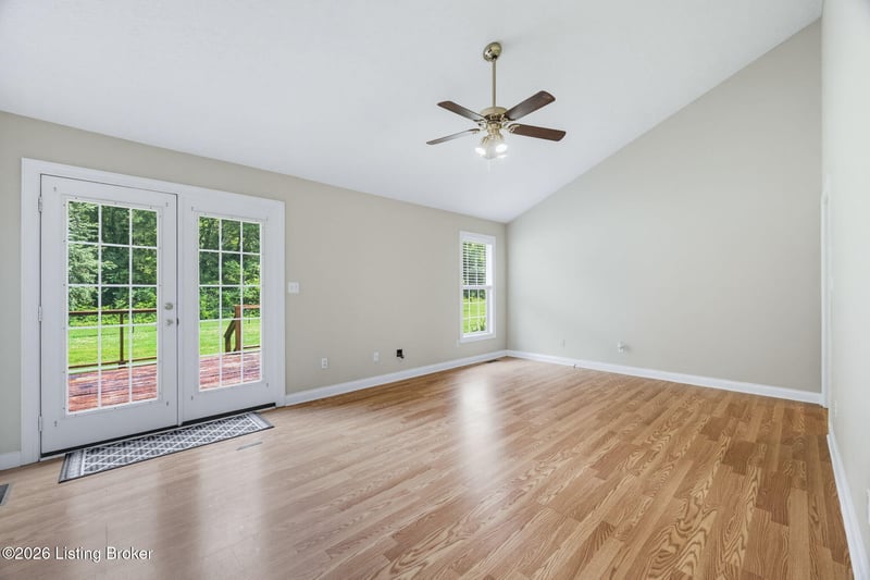 80 Gateway Ct, Smiths Grove, KY 42171