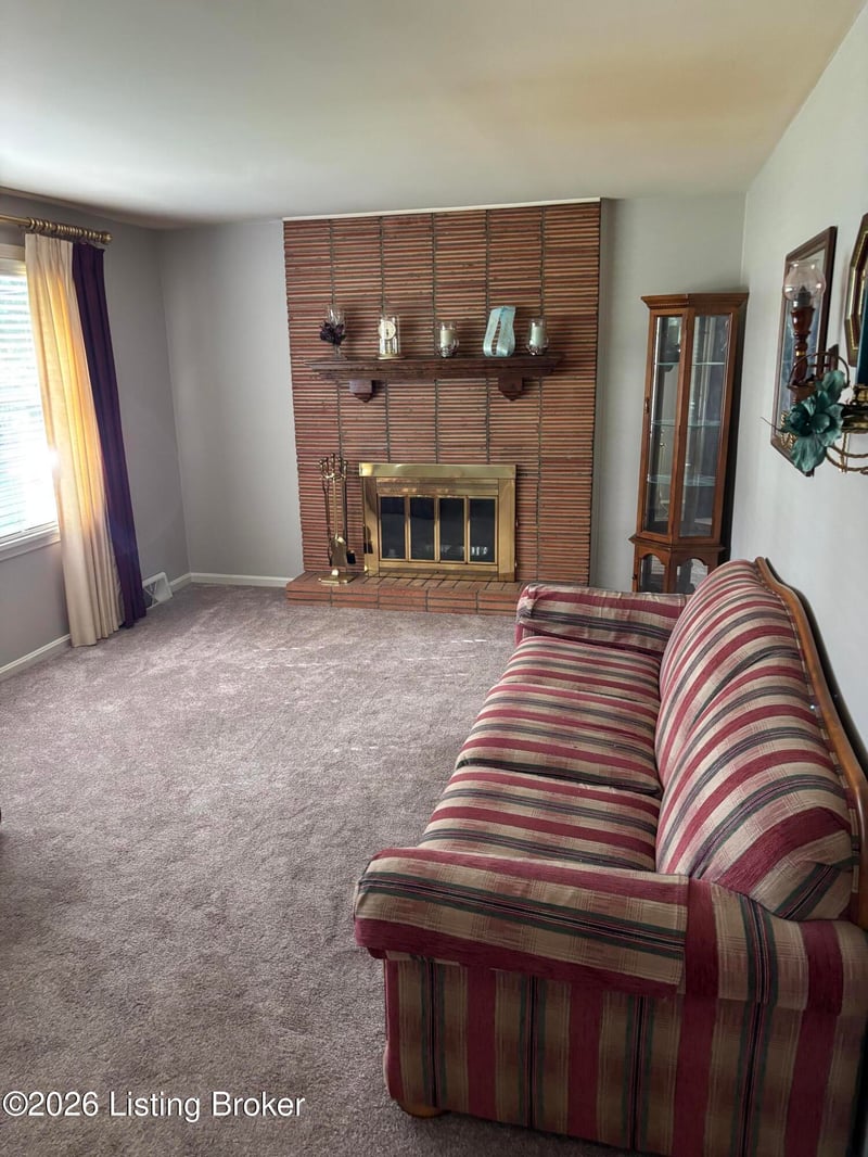 8001 Daffodil Dr, Louisville, KY 40258