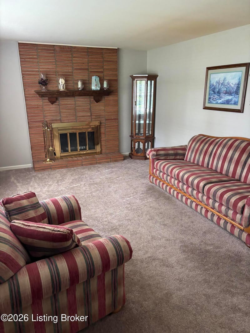 8001 Daffodil Dr, Louisville, KY 40258