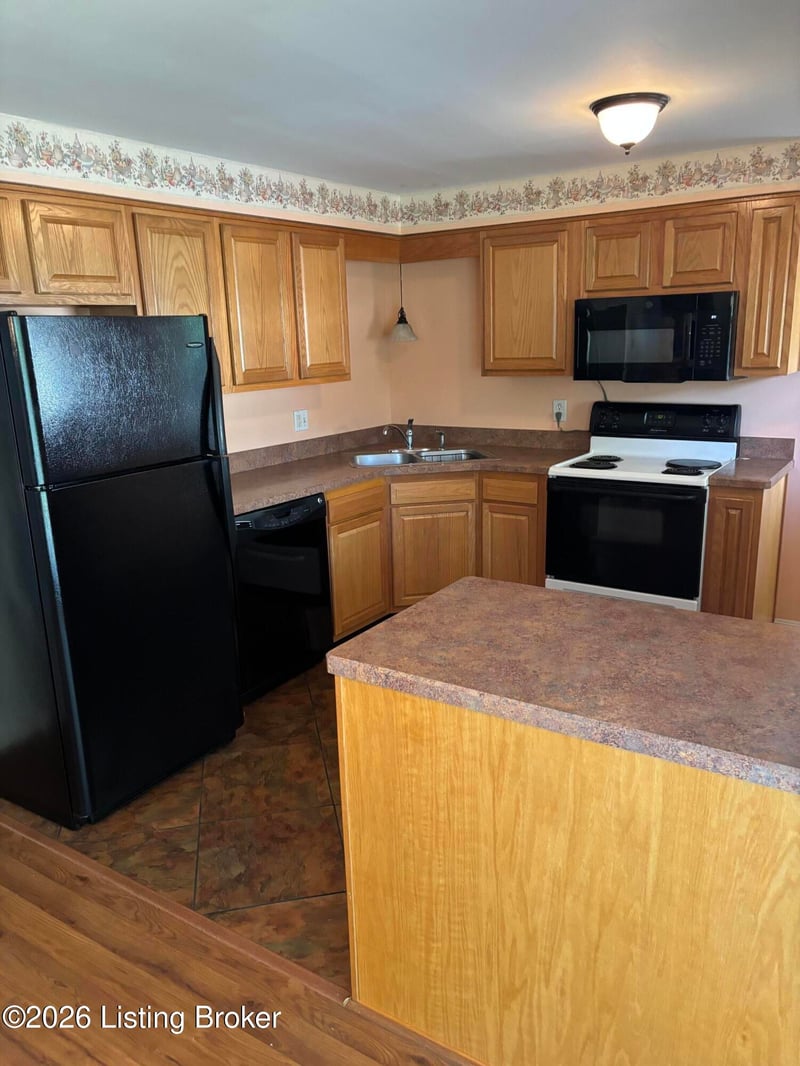 8001 Daffodil Dr, Louisville, KY 40258