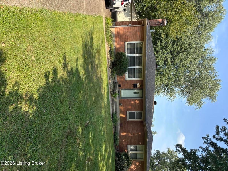 8001 Daffodil Dr, Louisville, KY 40258