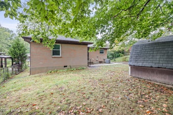 8003 Candleglow Ln, Louisville, KY 40214