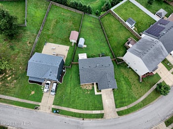 8003 Grandmeadow Ln, Louisville, KY 40258
