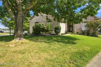 8006 Hall Farm Dr, Louisville, KY 40291