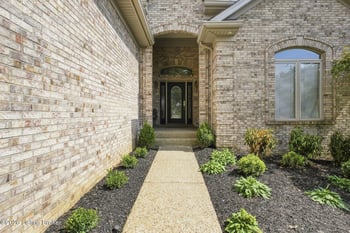 8006 Hall Farm Dr, Louisville, KY 40291