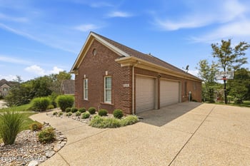 8006 Kendrick Crossing Ln, Louisville, KY 40291