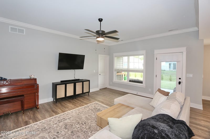 8015 Palermo Trl, Sellersburg, IN 47172