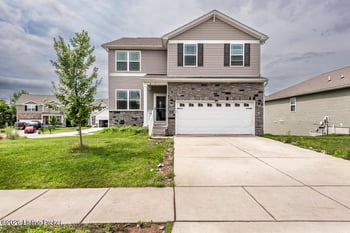 8016 Cedar Meadows Ln, Louisville, KY 40229