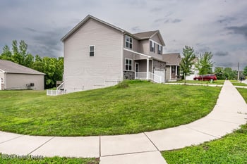 8016 Cedar Meadows Ln, Louisville, KY 40229