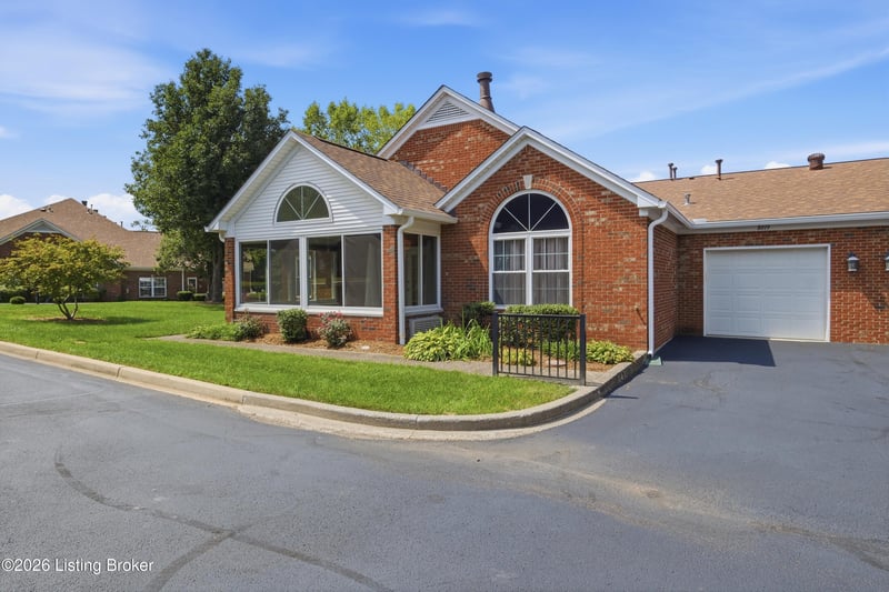 8019 Saint Andrews Village Dr, Louisville, KY 40241