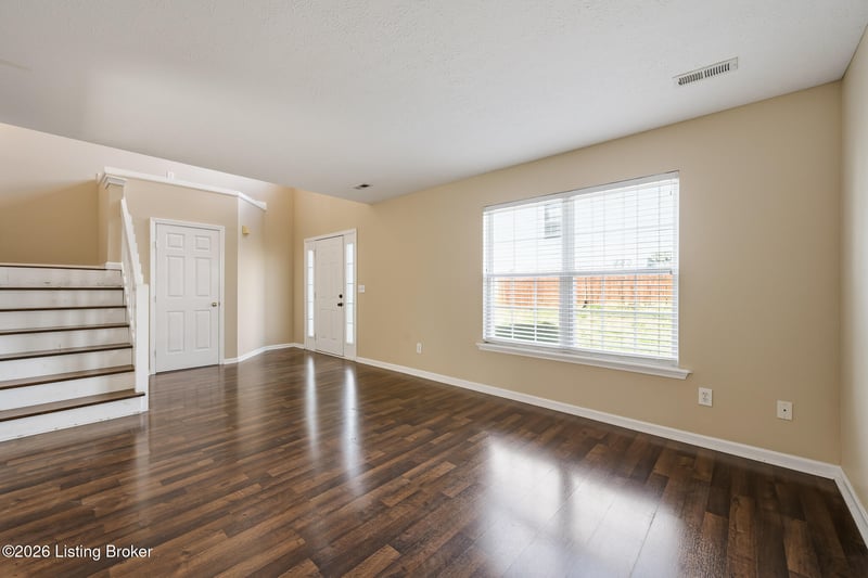 8025 Aspen Green Ln, Louisville, KY 40291
