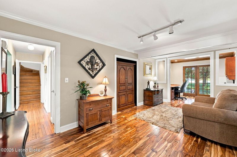 8035 Watterson Trl, Louisville, KY 40291
