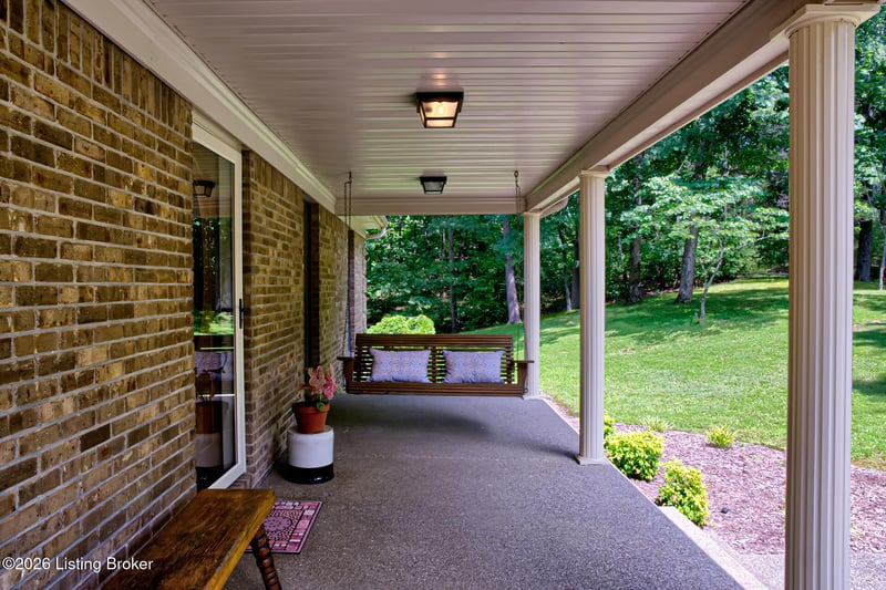 804 E Pioneer Dr, Lebanon Junction, KY 40150