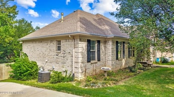 805 Auburn Oaks Dr, Louisville, KY 40214