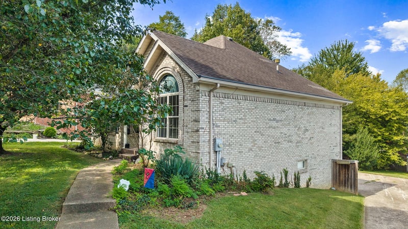 805 Auburn Oaks Dr, Louisville, KY 40214