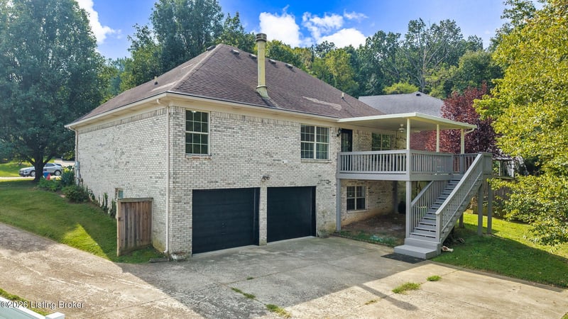 805 Auburn Oaks Dr, Louisville, KY 40214