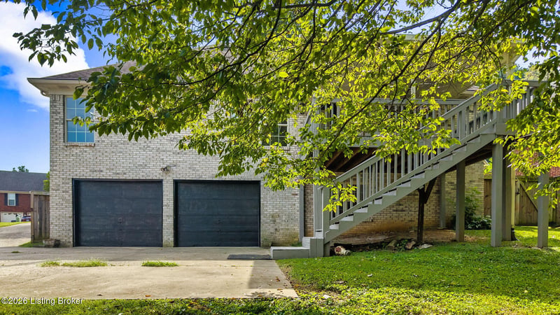 805 Auburn Oaks Dr, Louisville, KY 40214