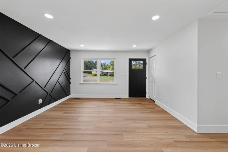 805 Taper Ct, Louisville, KY 40214