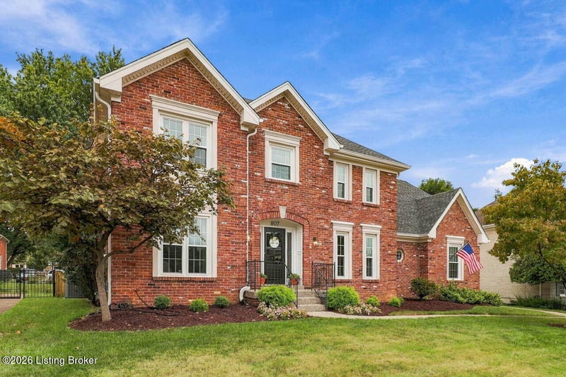 807 Foxfire Dr, Louisville, KY 40223