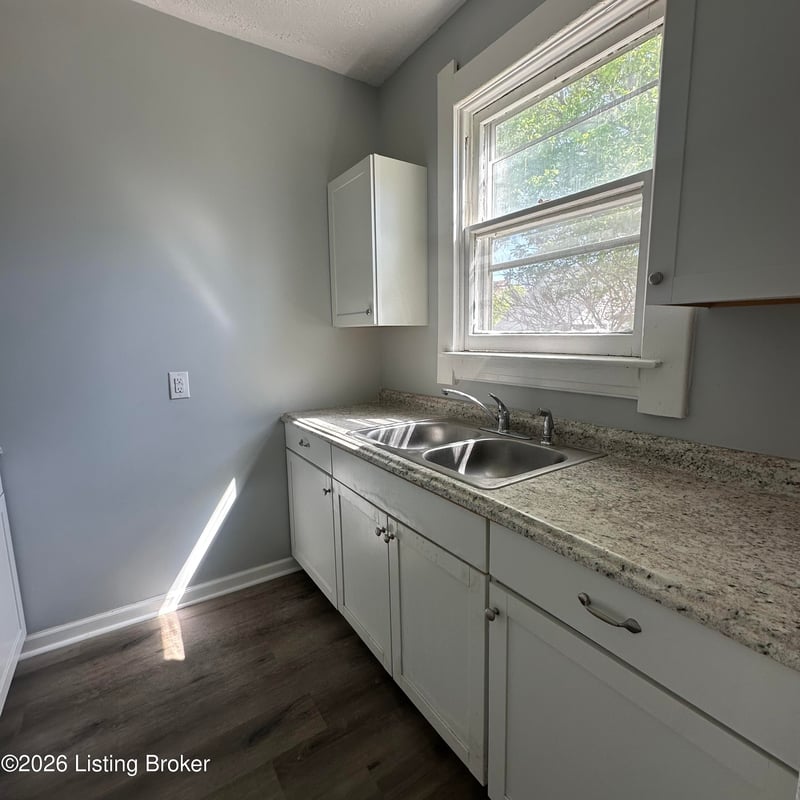 809 Sutcliffe Ave, Louisville, KY 40211